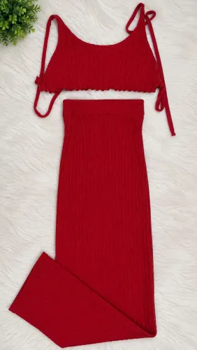 Conjunto cropped e saia midi canelado vermelho