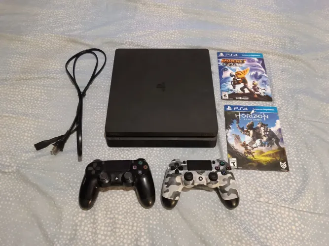 PS4 Slim 500gb + 2 controles + 2 jogos