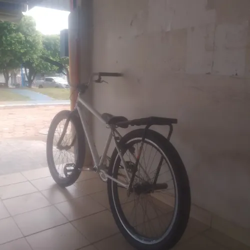 Mondadinha aro 26 com freio SHIMANO o quandro e novo