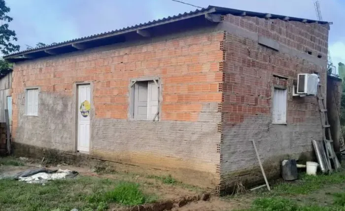 Casa 10 por 6 3 quanto banheiro sala e cozinha