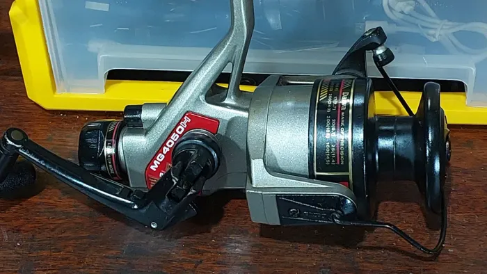 Molinete Daiwa MG4050H Raro e Vara Carbono