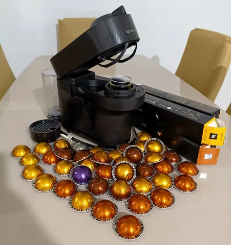 Cafeteira Nespresso Vertuo 110v + Cápsulas Funciona Perfeitamente Sem Defeito 