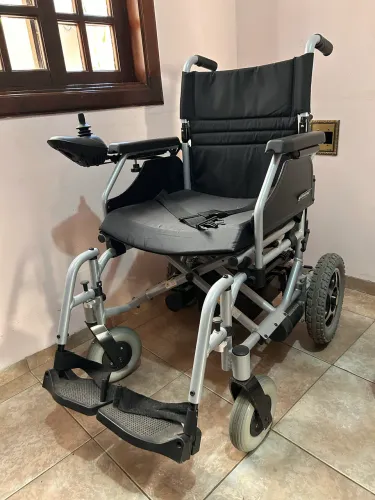 Cadeira de Rodas Motorizada em Alumínio Dobrável D900 Dellamed
