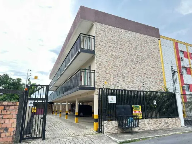 ALUGA-SE APARTAMENTO NO PARQUE DEZ DE NOVEMBRO