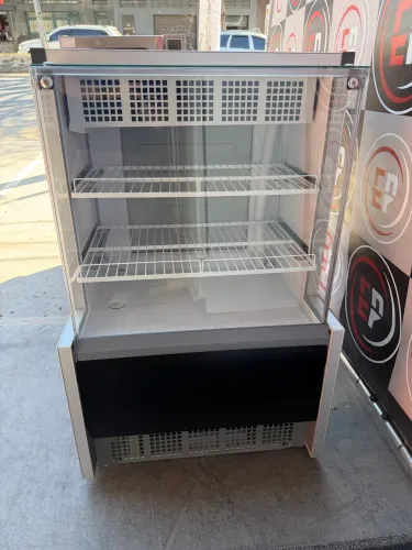 VENDO UMA VITRINE EXPOSITORA REFRIGERADA GELOPAR SEMI NOVA GPA 75
