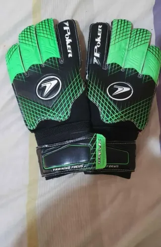 Luvas de Goleiro Poker