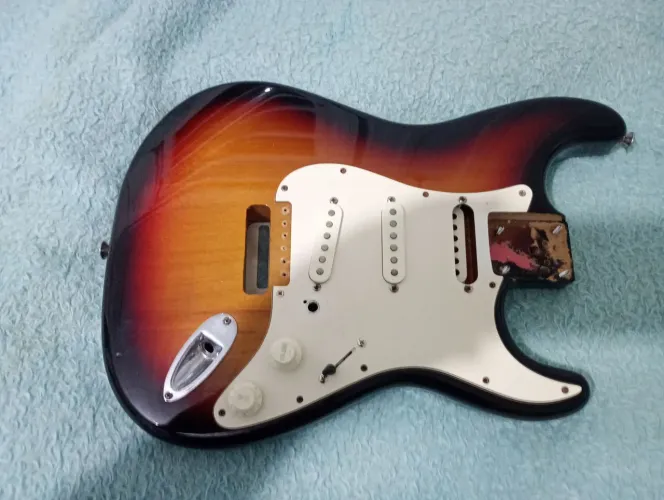 Corpo guitarra SX + peças de brinde