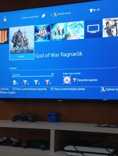 Ps4 slim com 6 jogos físicos, 4 controles, skin do flamengo, 500gb