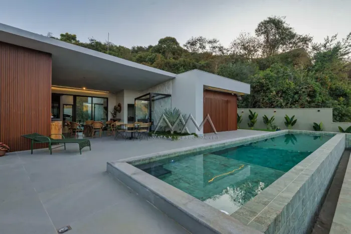 Casa à Venda no Condomínio Vila Castela | 340 m² - 4 suítes