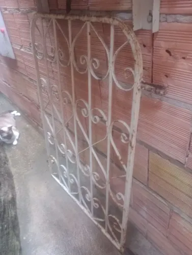 Vende-se uma grade de ferro