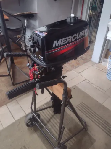 Vendo Motor Mercury 5 HP 2025
