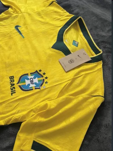 Camisa do Brasil jogador amarela