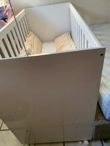 Berço com colchão troco pôr fralda pampers m pacotao