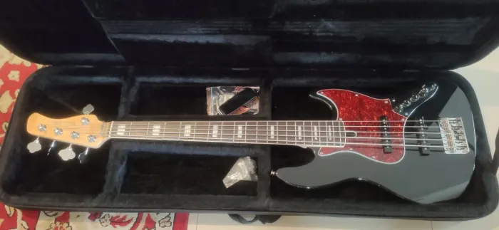 Sire Marcus Miller V7 2ª geração 5 Cordas - NOVO