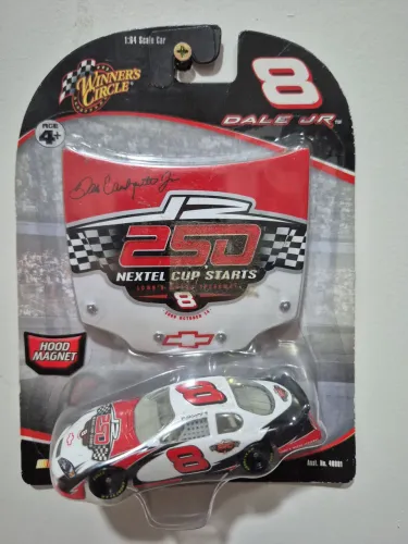 NASCAR Winners Circle Dale Earnhardt Jr. #8 - Nextel Cup Starts 250 - Escala 1:64