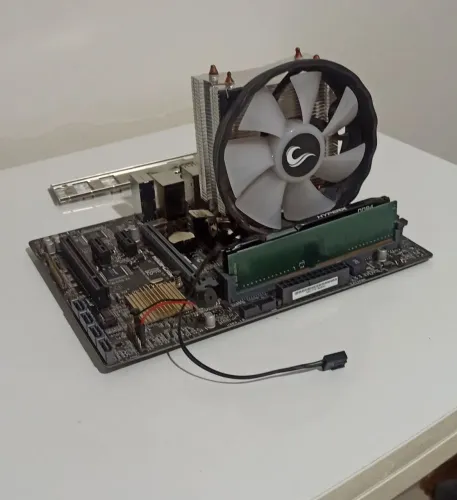 Kit Upgrade Placa-Mãe H110M CS/BR + Processador i5 7400 + Memórias RAM e Cooler