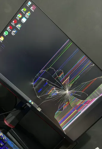 Monitor gamer com defeito
