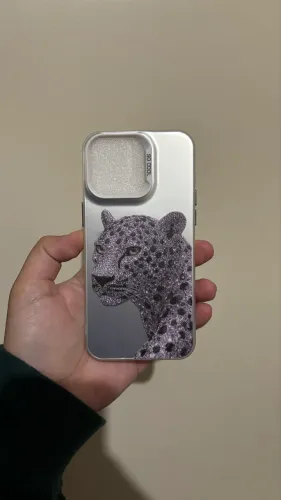 Capinha onça para iPhone 15 Pro