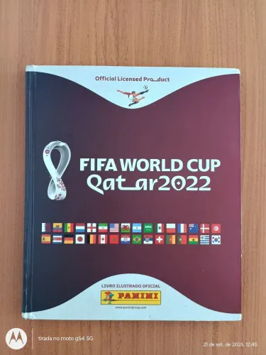Álbum da Copa do Qatar 22 capa dura completo em ótimo estado de conservação.