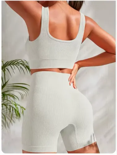 Conjunto fitness tamanho P em nervura tecido grosso