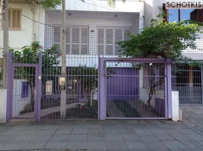 IMOBILIÁRIA SCHOTKIS VENDE RESIDÊNCIA DE 04 DORMITÓRIOS, DE DOIS ANDARES, TERRENO DE 6,60M