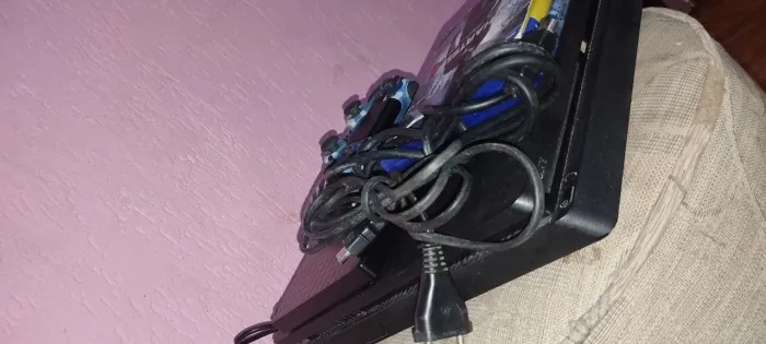 PlayStation 4 slim com 1tb de memória 