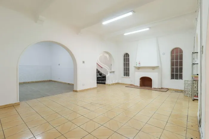 Pacaembu, Prédio Comercial de 375m² com 5 vagas.