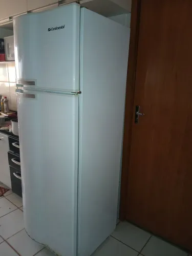 Vendo Geladeira funcionando normalmente, mais precisa trocar a borracha