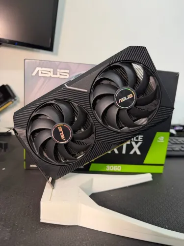 RTX 3060 12gb Asus com caixa - trocada pasta termica e pads