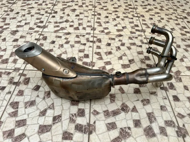 Escape original Yamaha MT09