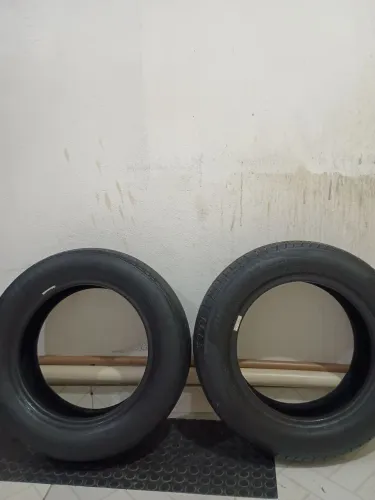 Vende-2 pneu 175-R65 aro14 meia vida e um fogão 4 bocas da Bosch usado forno não funciona
