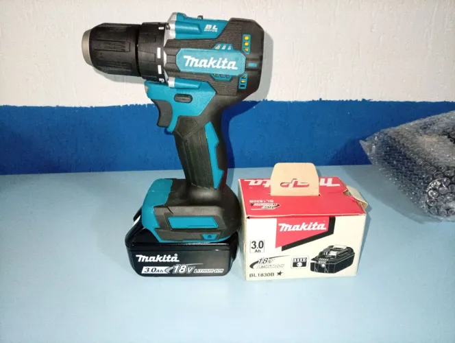 Parafusadeira Makita 18V (Não acompanha bateria)