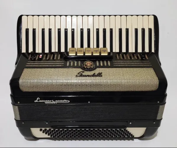 Vendo Acordeon scandely 120 baixos série ouro