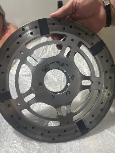 Disco de freio dianteiro ventilado aero - Moto Honda