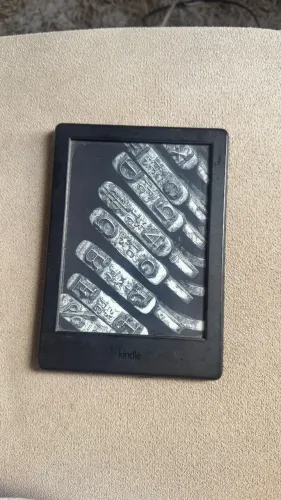 Kindle 8ª geração em ótimo estado + cabo