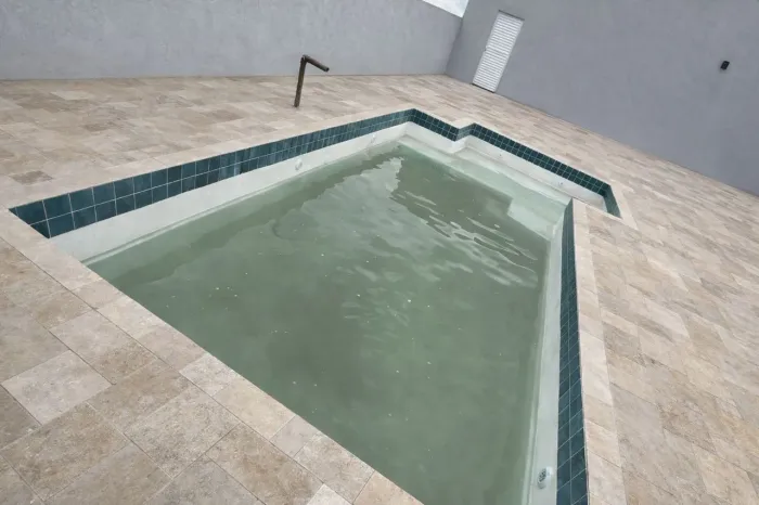 Piscina de fibra de vidro ?