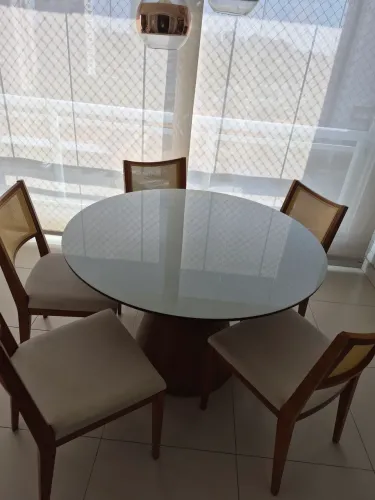 Jogo de Mesa Redonda com 5 Cadeiras