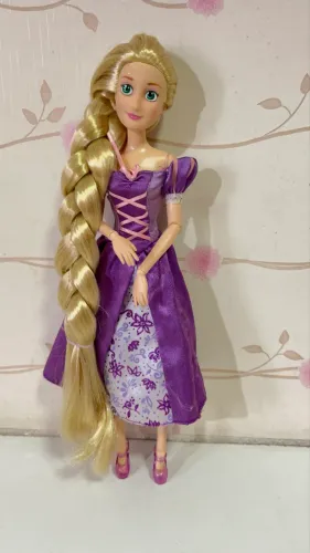 Boneca Rapunzel Disney original/ Barbie- articulada