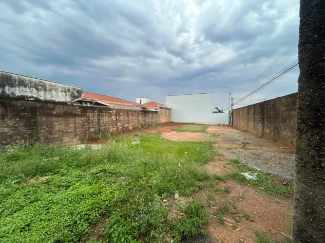 Terreno 366 m² Condomínio Egisto Ragazzo