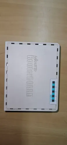 Roteador MikroTik Hex RB750