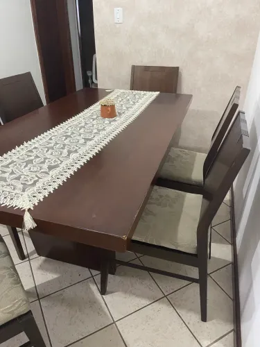 Mesa toda em madeira