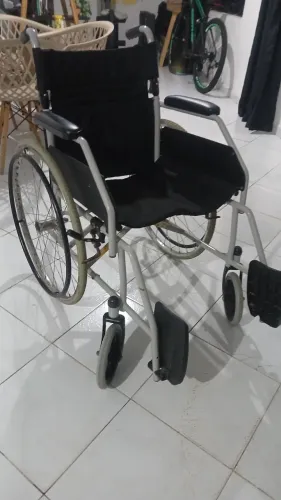 CADEIRA DE RODAS