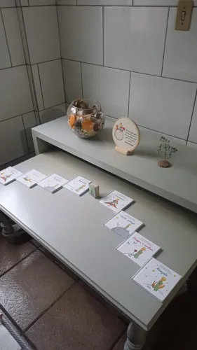 Móvel de madeira - mesa de centro / decoração