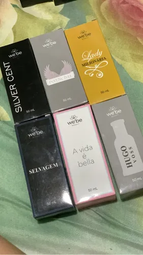 Cosmético e roupas