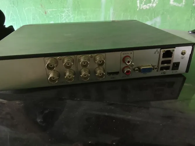DVR giga 8 canais com 3 câmeras e HD de 500
