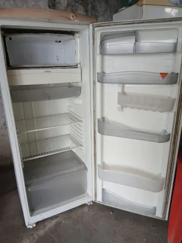 GELADEIRA COM GARANTIA E ENTREGAR