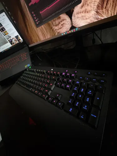 Vendo teclado original longitech g213 