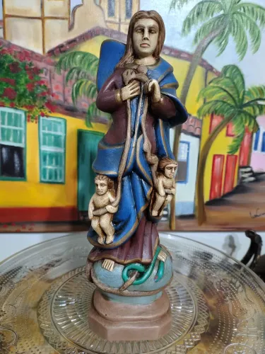 Antiga imagem em madeira Nossa Senhora desatadora de nós