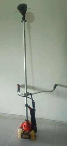 Roçadeira a gasolina Huqswarna modelo 131R
