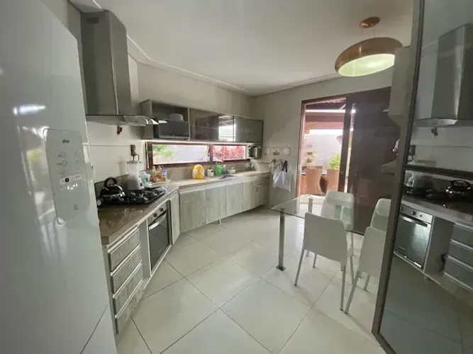 Casa em Condomínio Fechado no Altiplano - 3 suítes, 4 vagas